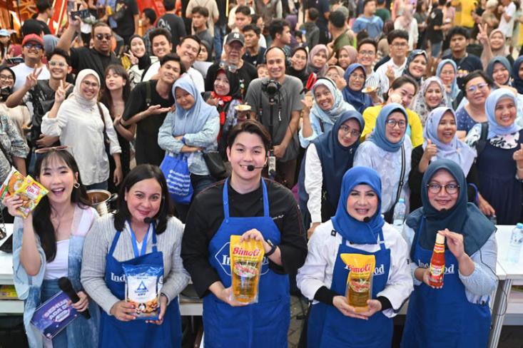 Indofood kembali menghadirkan keseruan memasak dengan menghadirkan chef Jonathan Alden beradu keterampilan memasak dengan komunitas Natural Cooking Club (Foto : Ist)