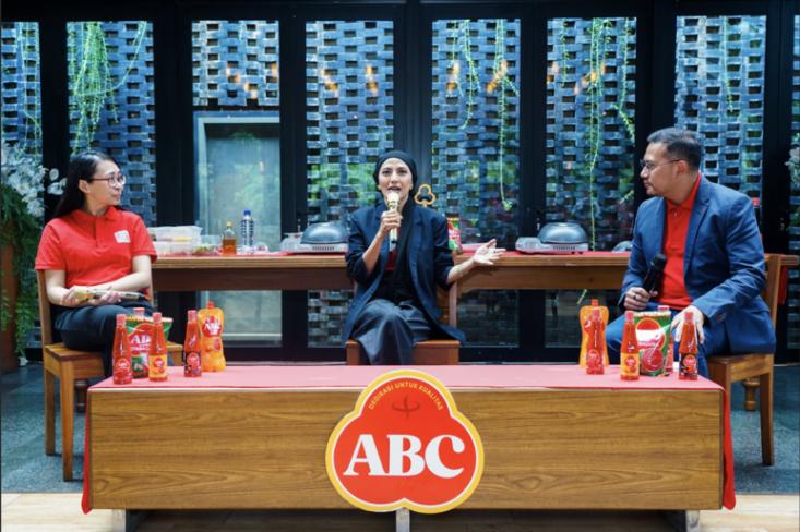 Hadir sebagai AhlinyaBuatCitarasa, Sambal ABC telah menjadi kuncian rasa yang dipercaya para ibu di Indonesia untuk memperkaya berbagai sajian untuk menciptakan hangatnya momen kuliner keluarga