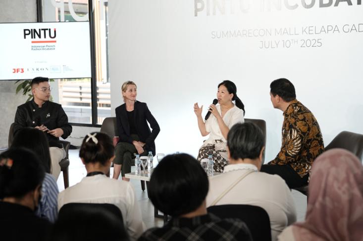 Sejak diluncurkan pada 2022, Pintu Incubator telah menjadi wadah pengembangan bagi desainer muda melalui proses kurasi, mentoring professional, pertukaran budaya, pengalaman profesional, dan eksposur ke pasar global (Foto : Ist)