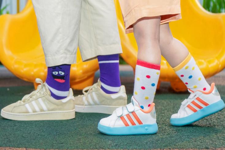 Kampanye ‘McHappy Socks’ adalah ajakan terbuka bagi masyarakat untuk ikut serta dalam gerakan #LangkahKebaikan dengan cara membeli sepasang kaus kaki spesial dan terbatas dengan desain penuh warna dan keceriaan khas Mekdi (Foto : Ist)