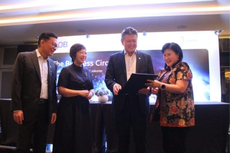 Kika: Harapman Kasan-Wholesale Banking Director UOB Indonesia, Rosalind Lee-Managing Director And Head Of Enterprise Banking, Group Commercial Banking, Hendra Gunawan-President Director, dan Fenny Wiratama-Head of Commercial Banking. Foto: Ist