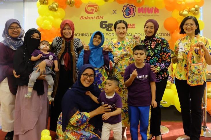 Bakmi GM berkolaborasi dengan MIIWA Pattern hadirkan Double Happiness berbagi kebahagiaan dengan anak penyandang CdLS. Foto: Ist