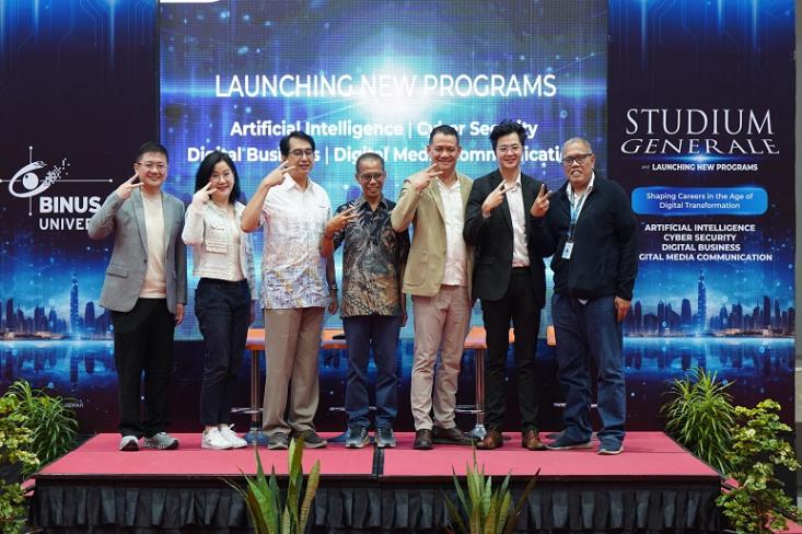 (ki-ka) Prof. Dr. Ir. Derwin Suhartono, S.Kom.; MTI, Prof. Dr. Lim Sanny, S.T., M.M.; Dr. Ir. Hardijanto Saroso, M.MT., M.M., CDMS, CBV; Dahlan Dahi; Dr. Kevin Suryaatmaja; Hendro, PMP, CISA, CISM, CISSP, CDP dan Dr. Muslikhin, S.Pd., M.I.Kom 