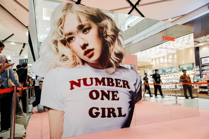 Spot foto untuk pengunjung dengan tema Number One Girl. Foto: Ist