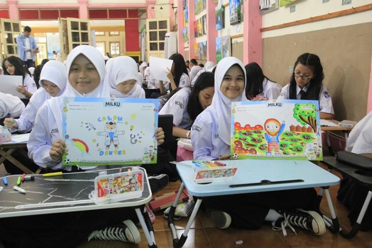 Hasil karya menggambar cita-cita oleh siswi SMP dalam kegiatan eduktif yang digelar Milku di SMPN 7 Bandung (Foto: Ist)