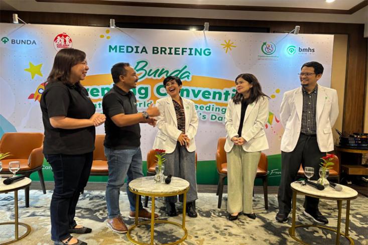 Ki-ka: dr. Elizabeth M. H.Kes, Agus Heru Darjono, dr. I Gusti Ayu Nyoman Partiwi, Sp.A, MARS, Dr. dr. Klara Yuliarti, Sp.A, Subsp NPM, dan Dr. dr. R. Aditya Kusuma, Sp.OG, Subsp. K.Fm., M.Sc. Foto: Novi