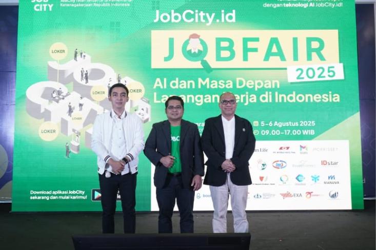 Ki-ka: Sigit Ary Prasetyo (Koordinator Kemitraan dan Jejaring Pasar Kerja, Pusat Pasar Kerja, Kemenaker RI); Adi Witono (Direktur JobCity.id); dan Edhi Kusdiarwoko Dwikuncono (Asisten Deputi Pendampingan Inovasi dan Keberlanjutan Usaha KemenUMKM RI).