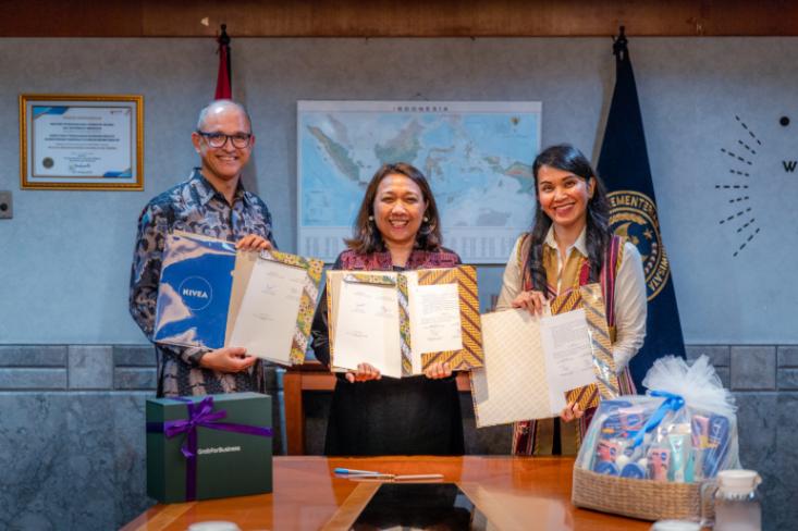 (ki-ka) Sawan Malik, President Director Beiersdorf Indonesia, Ni Made Ayu Marthini, Deputi Bidang Pemasaran Kemenpar RI  dan Tirza R. Munusamy, Chief of Public Affairs at Grab Indonesia (Foto: Ist)