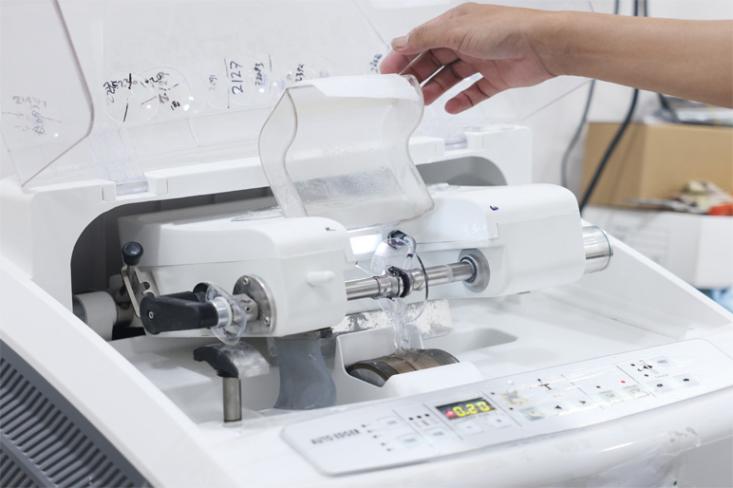 Kacamata kini bukan lagi sekadar alat bantu penglihatan, melainkan bagian dari gaya hidup dan simbol kepercayaan diri. Foto: Ist