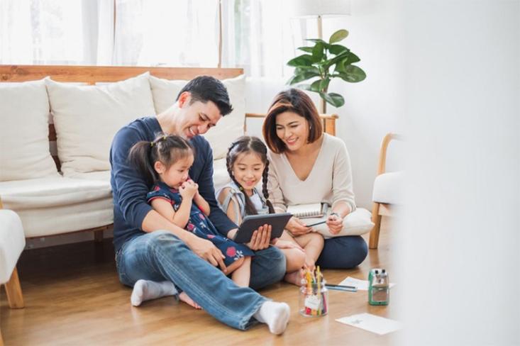 Panduan untuk membantu Moms and Dads membimbing anak di era digital. Foto: Ist