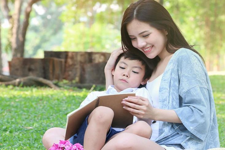 Cara pintar atur gadget anak agar mereka tetap aktif dan cerdas. Foto: Ist
