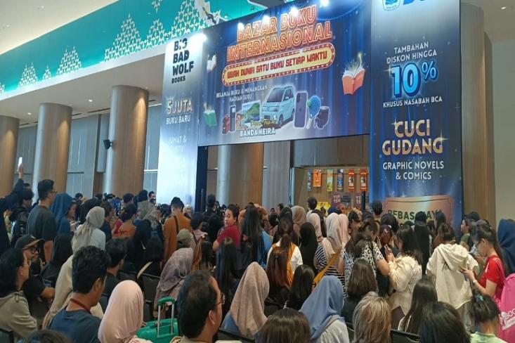 Bazaar buku internasional BBW (Big Bad Wolf) Jakarta 2025 resmi dibuka hari ini, Kamis (23/10) di NICE PIK 2 Jakarta dan berlangsung hingga 2 November 2025 (Foto: Efa)