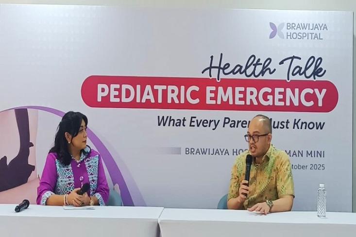 dr. Rizky Amrullah Nasution, Sp.A (kanan) menjelaskan kondisi kegawatdaruratan anak dalam sesi Health Talk “Pediatric Emergency: What Every Parent Must Know” di Brawijaya Hospital Taman Mini, Jakarta Timur (28/10) Foto: Efa