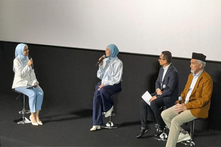 Zaskia Adya Mecca (kedua dari kiri) berbagi pengalaman saat memilih perlindungan untuk anak-anaknya. Foto: Novi