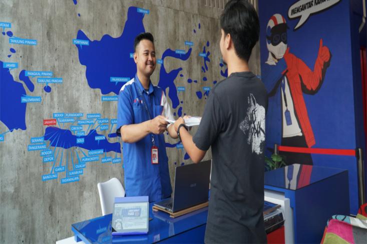 Masih banyak masyarakat yang belum menyadari risiko baru yang muncul: kebocoran data pribadi dan meningkatnya limbah kemasan. Foto: Ist