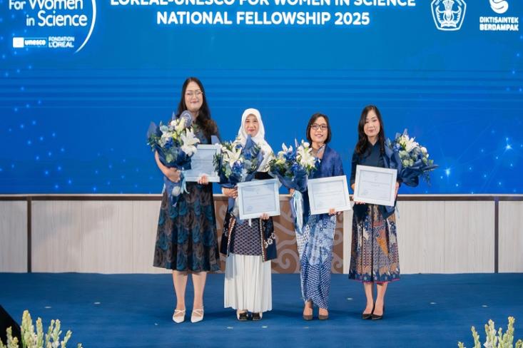 (ki-ka) Perempuan peneliti pemenang For Women In Science 2025: Dr. Maria Apriliani Gani, Dr.rer.nat. Lutviasari Nuraini,  Anak Agung Dewi Megawati, Ph.D., Helen Julian, Ph.D. (Foto: Ist)