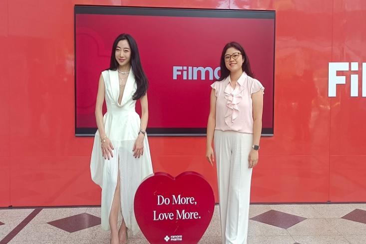 (ki-ka) Gitta Amelia, Founder & CEO Filmore Health dan dr. Karina Kalani, Sp.KJ, psikiater Filmore Medical Clinic sebagai narasumber dalam talkshow “Women on The Move: The Inner Science of Her” di Jakarta (Foto: Efa)
