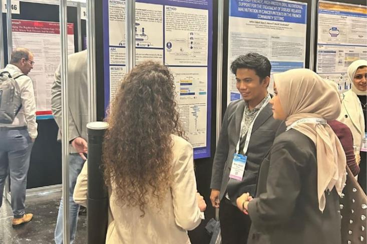 Associate Professor dari Fakultas Farmasi Universitas Hasanuddin, Muh. Akbar Bahar, Ph.D., tengah memberikan keterangan. Foto: Ist