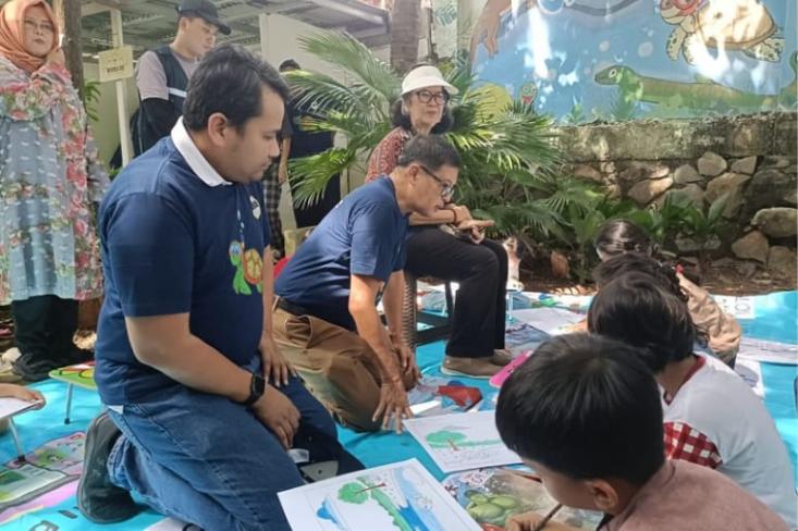Anak-anak mengikuti lomba menggambar dan mewarnai bertema Sungai Ciliwung Sahabat Alamku. Foto: Ist