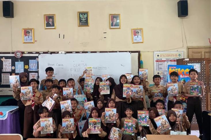 Latih imajinasi dan kerja sama, para siswa SDN Pela Mampang 03 Pagi, Jakarta Selatan antusias ikuti Kelas Kreatif Menulis Cerita Fiksi bersama Majalah Bilingual KIKO and Friends-Just for Kids. Foto: Salwa