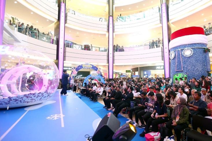 AEON Mall BSD City menutup program Shopfinity: Infinite Rewards dengan melakukan pengundian yang memperebutkan hadiah utama 1 unit mobil listrik dan dilakukan secara transparan pada Rabu, 10 Desember 2025 di Main Atrium (Foto: Ist) 