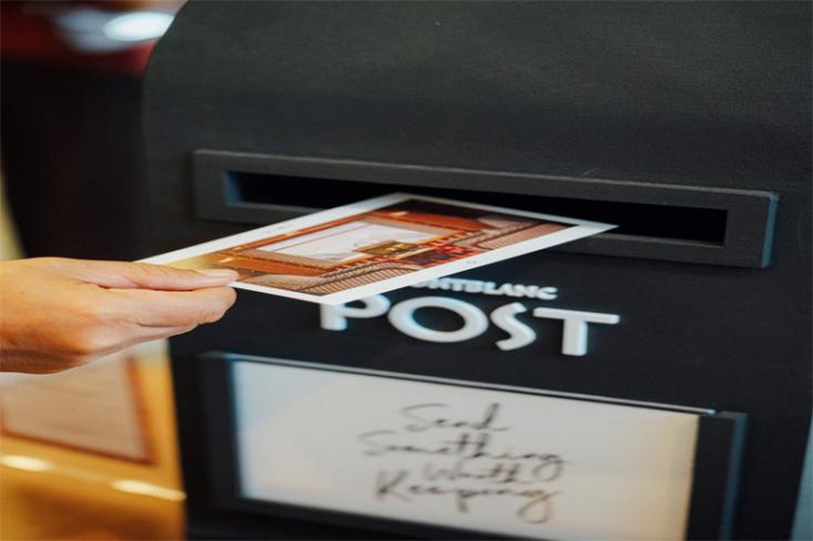 Menulis surat untuk masa depan, surat ini akan dikirimkan kembali kepadamu melalui pos, sebagai hadiah dari masa lalu. Foto: Ist