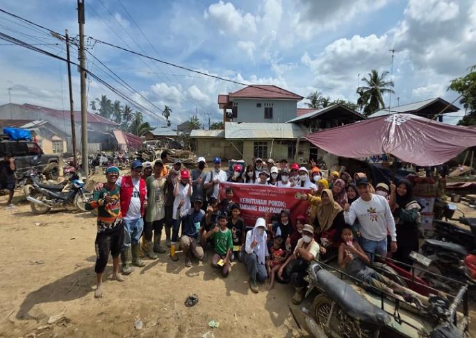 Tenaga pemasar, karyawan dan nasabah Generali Indonesia galang bantuan kemanusiaan peduli bencana di Sumatera Utara dan Aceh (Foto: Aceh)