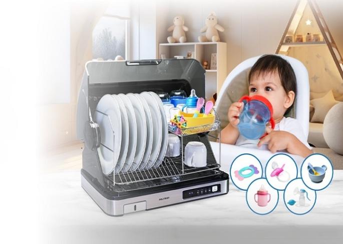 Polytron menghadirkan Dish Dryer Sterilisasi UV yang memungkinkan proses sterilisasi dan pengeringan peralatan bayi dilakukan sekaligus dalam satu perangkat sehingga aman dan melindungi si kecil dari ancaman kuman (Foto: Ist)