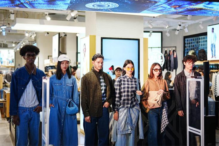 Denim adalah salah satu material paling ikonik di dunia yang berhasil melintasi batas kelas sosial, usia, hingga tren zaman. Foto: Ist