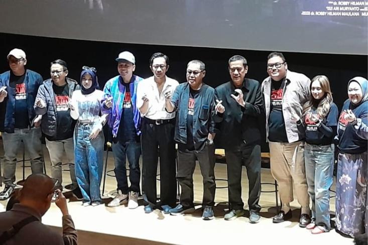 Film ini bukan sekadar horor yang menjual kaget-kagetan, melainkan sebuah satir tajam tentang bagaimana setan telah berubah fungsi dalam masyarakat kita. Foto: Novi