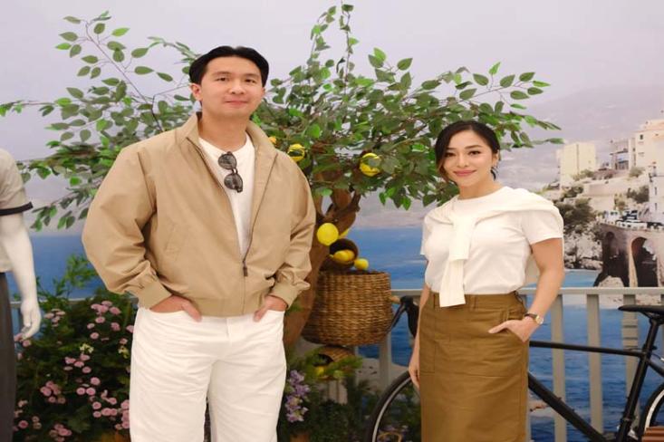 Mom Nikita dan Dad Indra bagikan solusi berpakaian cerdas untuk keseharian di acara UNIQLO Spring/Summer 2026 Season Preview (Foto : Ist)