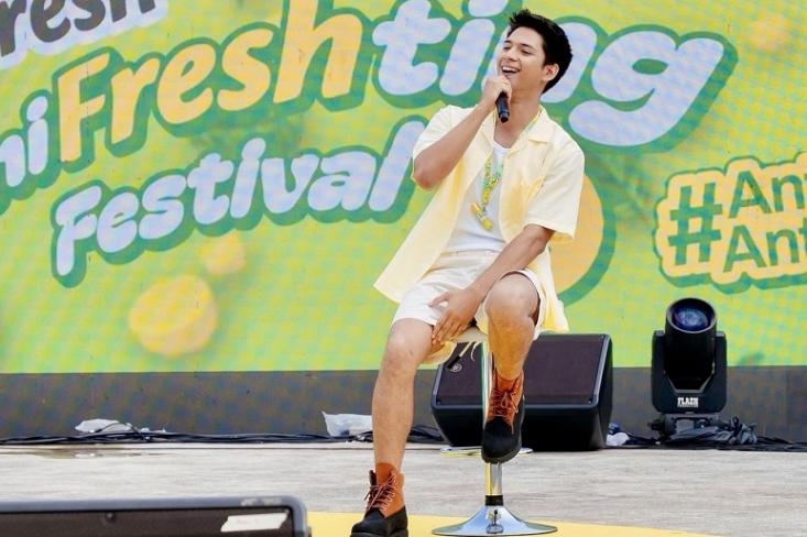 Brand Ambassador, Arya Mohan, memperkenalkan So Fresh Citrus sebagai teman perjalanan manifestasinya yang bikin badan fresh, anti eneg, dan anti tepar (Foto: Ist)