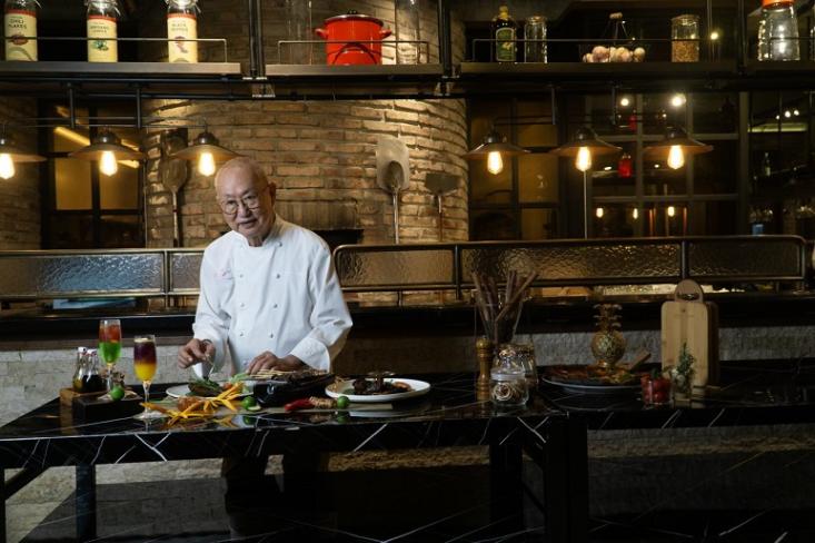 Berkolaborasi dengan Aryaduta Menteng, Chef William Wongso menghadirkan konsep iftar Ramadan Nusantara Journey (Foto: Ist)