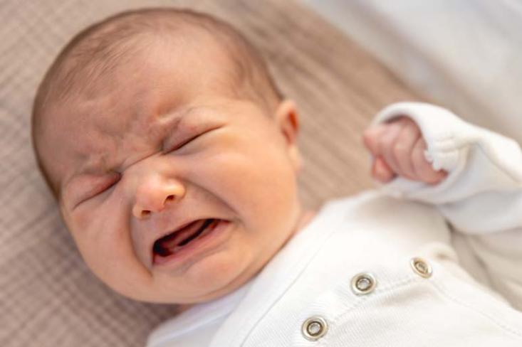 Sekitar 30 persen bayi mengalami regurgitasi, dengan puncak kejadian pada usia 3–4 bulan, dan umumnya akan berkurang secara bertahap hingga usia 12 bulan (Foto : Ist)