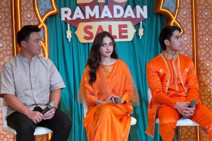 Ki-ka: Adi Rahardja, Senior Director of Business Development Shopee Indonesia; Syifa Hadju; dan El Rumi. Foto: Novi