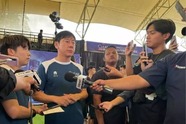 Menurut Shin Tae Yong, kenyamanan fisik seperti kesehatan kulit kepala agar tetap fokus saat berkeringat di lapangan, adalah bagian dari profesionalisme seorang atlet. Foto: Novi