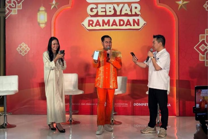 Ki-ka: Eka Nilam Dari (Direktur Utama ShopeePay Indonesia), King Nassar, dan Andrian Pauline (CEO & Co-founder Team RRQ). Foto: Novi