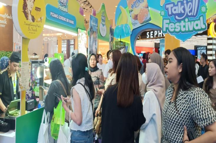 Antusiasme pengunjung dalam Nutrijell Takjell Festival pada hari pembukaan, Jumat (27/02/26) di Gandaria City Mall (Foto: Efa)