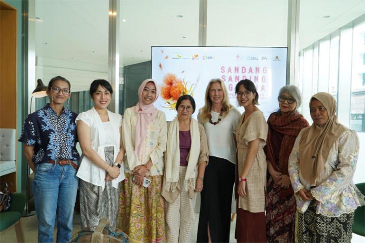 Art at Jakarta diselenggarakan bersama kurator dan penyelenggara ISA Art dan Design. Foto: Ist