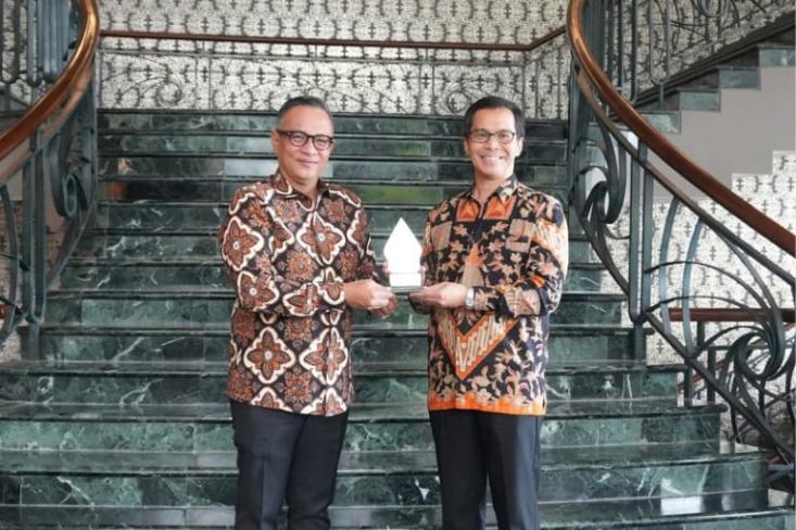 Ki-ka: Indra Budiman, Area General Manager, Travel + Leisure Co. dan Assoc. Prof. Dr. Dipl-Ing. Samuel P. Kusumocahyo, Rektor Swiss German University. Foto: Ist