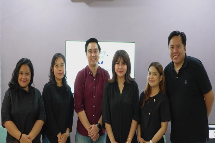 Para Founder Atelier of Minds dan pembicara ahli serta orang tua dari anak neurodivergent dalam acara peluncuran di Jakarta Selatan (Foto: Efa)