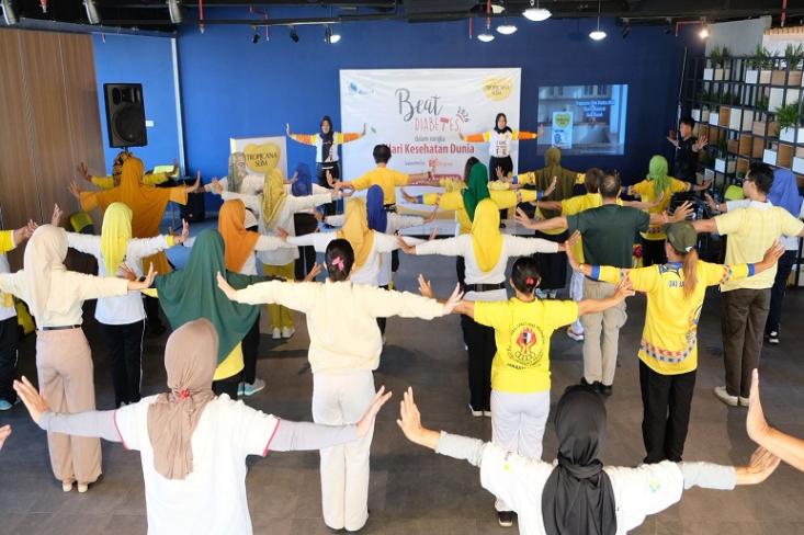 Wellness Session: Senam Kebajikan Lien Tien Kung dalam acara puncak Beat Diabetes 2026 yang digelar oleh Tropicana Slim di Park Tower Jakarta (Foto: Ist) 