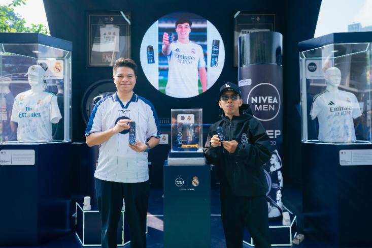 (ki-ka) Rifeldo Meiza dan Syahrul Fauzi dalam acara peluncuran perdana kolaborasi NIVEA MEN x Real Madrid Deep Deodorant Edisi Terbatas (Foto: Ist)