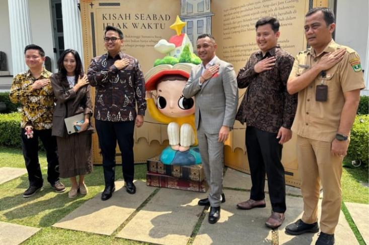 Melalui platform seperti TikTok LIVE, kekayaan lokal bertransformasi menjadi konten yang relevan bagi generasi muda. Foto: Novi