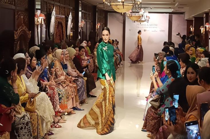Memperingati Hari Kartini, Batik Danar Hadi berkolaborasi dengan Perhimpunan Kebayaku menggelar trunk show bertajuk Prabha Kartini: Dari Warisan Ke Masa Depan di Rumah Batik Danar Hadi Melawai, Kamis (30/4) Foto: Efa