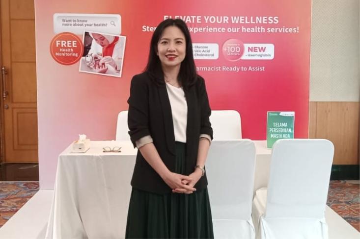 Karlina Elisabet Wirian, Commercial Director Guardian Indonesia, mempermudah akses masyarakat dalam perjalanan berhenti merokok lewat ketersediaan produk Nicotine Replacement Therapy (NRT) dan informasi kesehatan di gerai-gerainya. Foto: Ist
