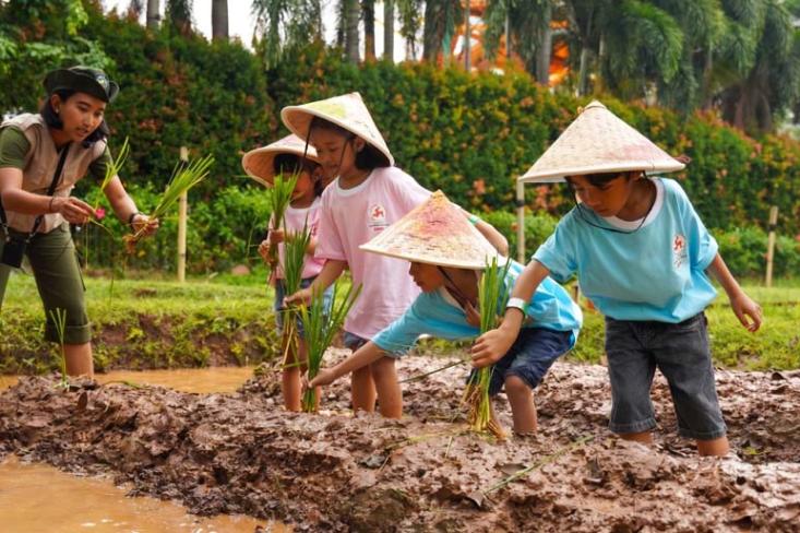 Cap Kaki Tiga Anak ajak orang tua bebaskan anak untuk aktif bereksplorasi di luar ruangan (Foto : Ist)