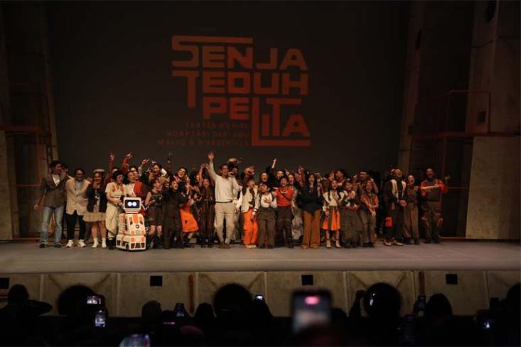 Musikal Senja Teduh Pelita membawa penonton ke masa depan ketika dunia porak-poranda akibat perubahan iklim, pengelolaan energi dan pembangunan yang tidak berkelanjutan, pandemi, serta peperangan antarbangsa (Foto : Ist)
