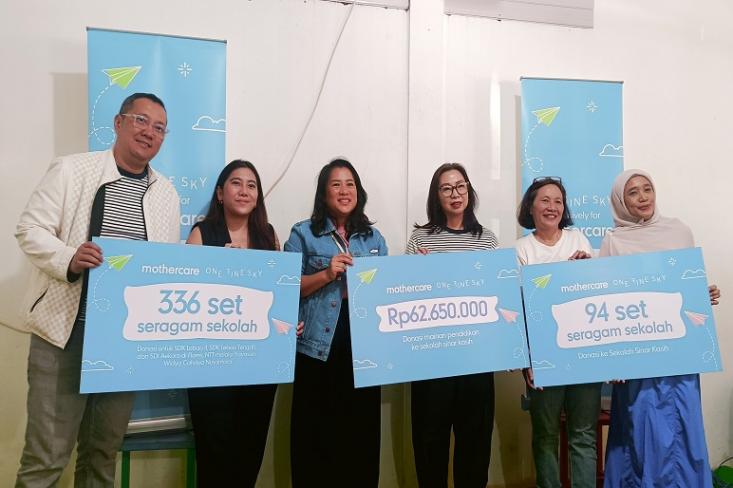 Dukung pendidikan anak Indonesia, Mothercare dan One Fine Sky salurkan 430 set seragam sekolah dan mainan edukasi senilai Rp 62.650.000 kepada empat sekolah di Indonesia (Foto: Efa)