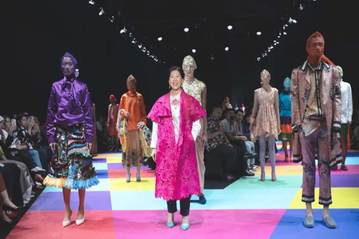 LAKON Indonesia menutup BRI JF3 Fashion Festival 2026 dengan HARSA, sebuah perayaan atas kebahagiaan dalam proses berkarya (Foto : Ist)